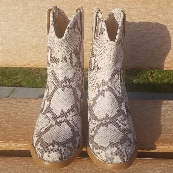 Born Wynd snakeprint western boot w sze 6M NWOB - Picture 2 of 10